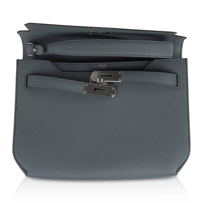 Kelly Depeches 25 Pouch Vert Amande Epsom Palladium Hardware New